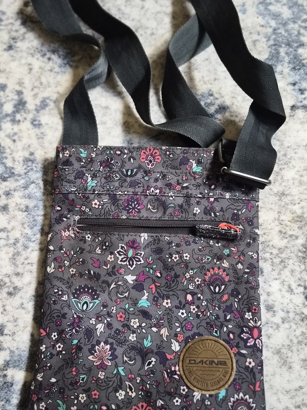 Dakine Floral Crossbody Bag Gray Multicolor Adjustable Travel Shoulder Bag